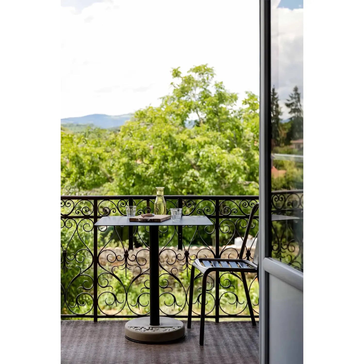 DONUT RECTANGULAR BISTRO TABLE