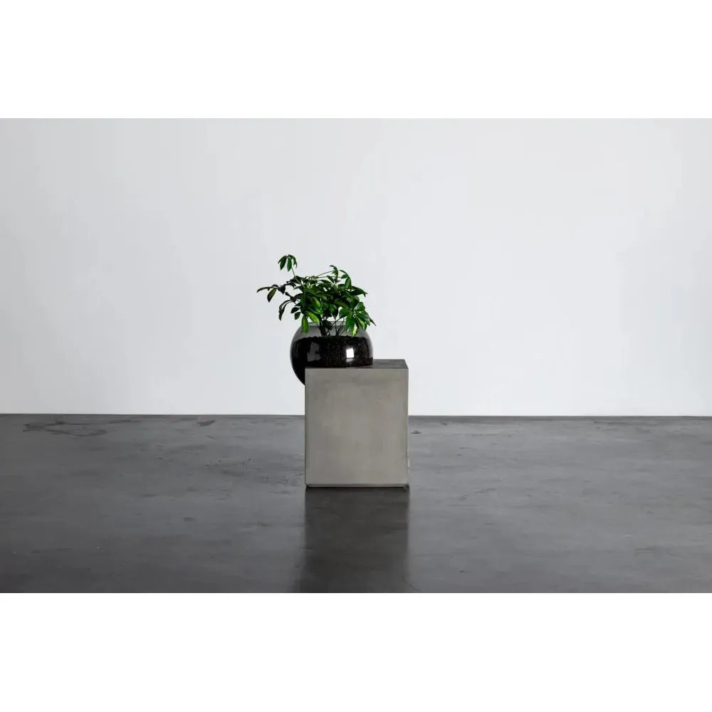 CURB ACCENT TABLE