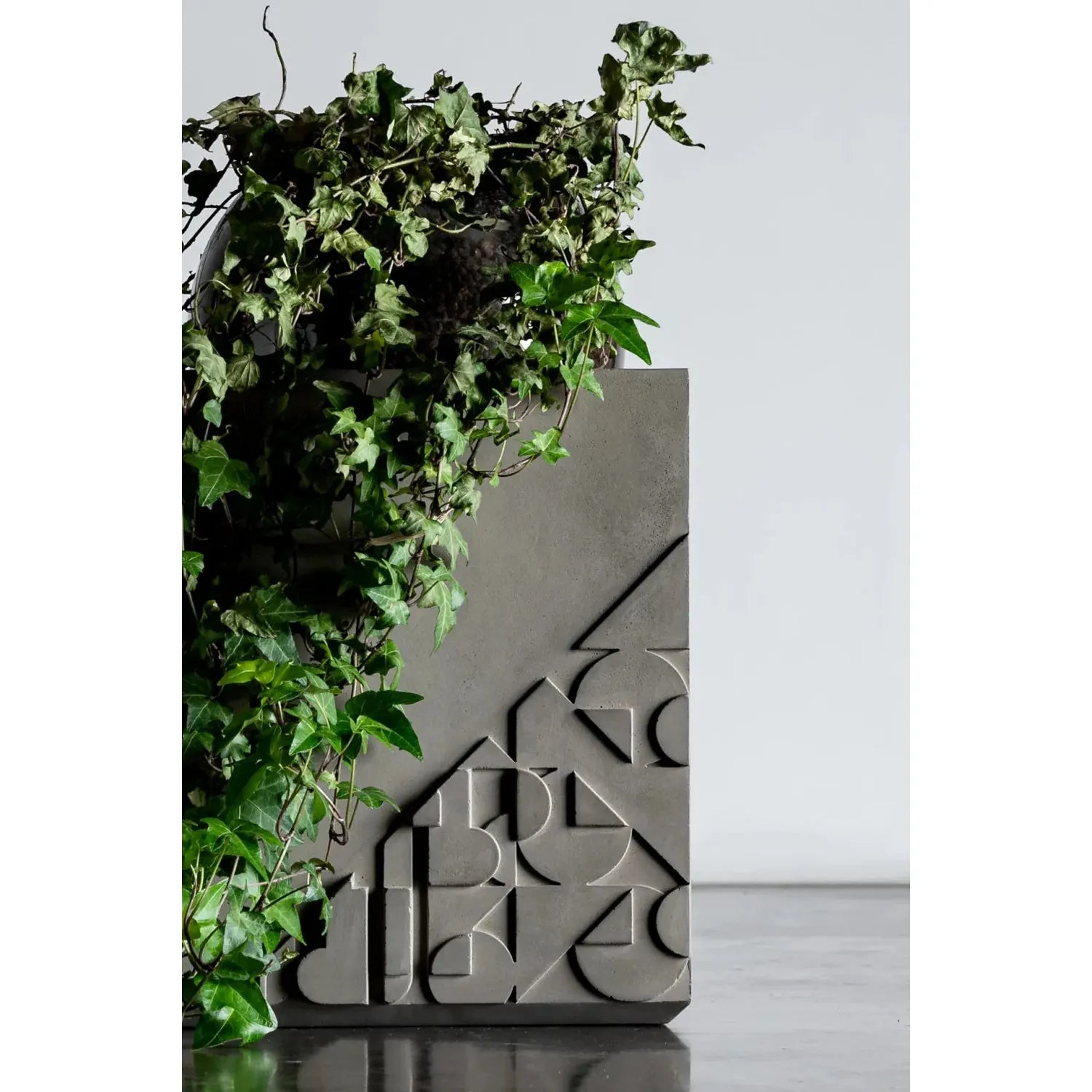 CURB ACCENT TABLE