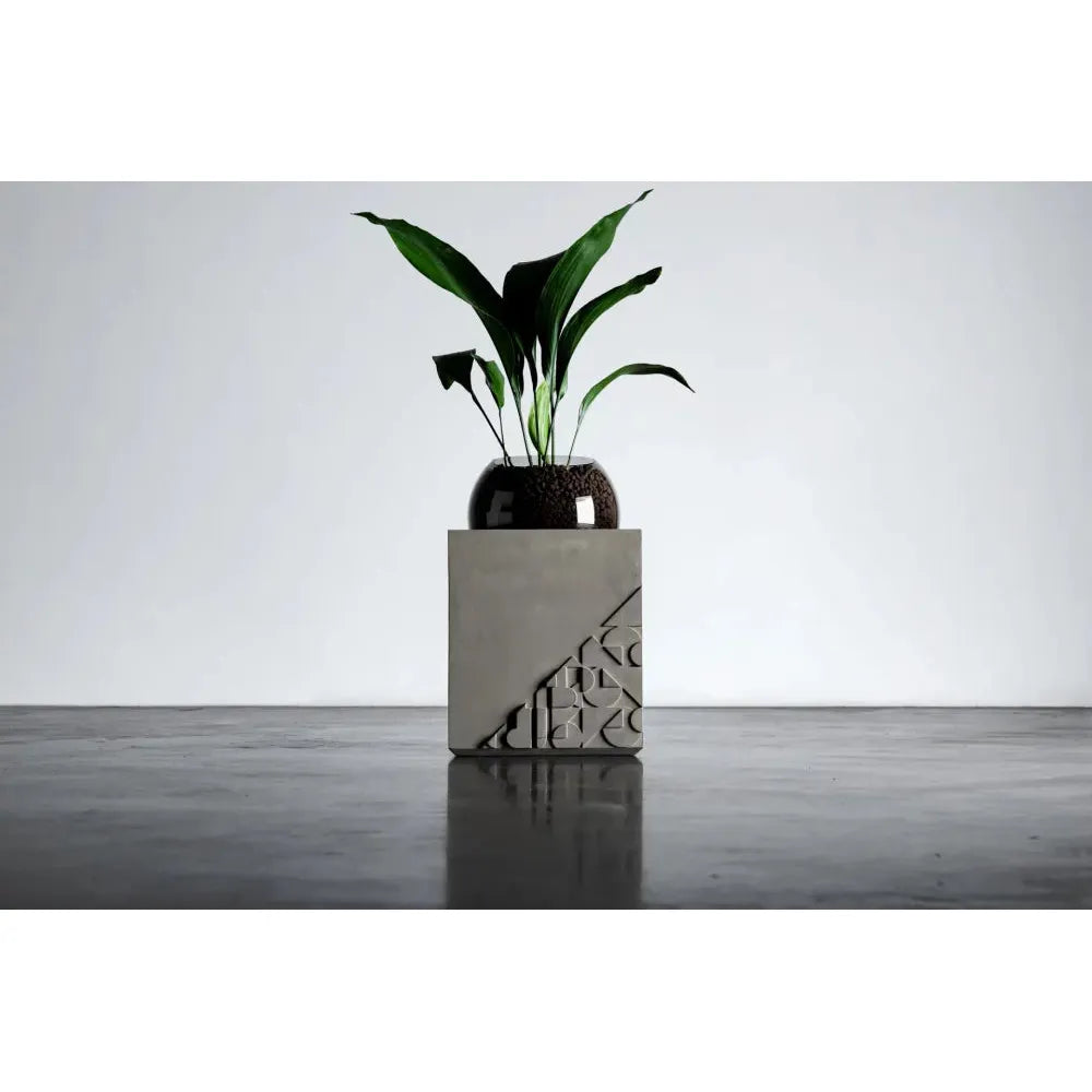 CURB ACCENT TABLE