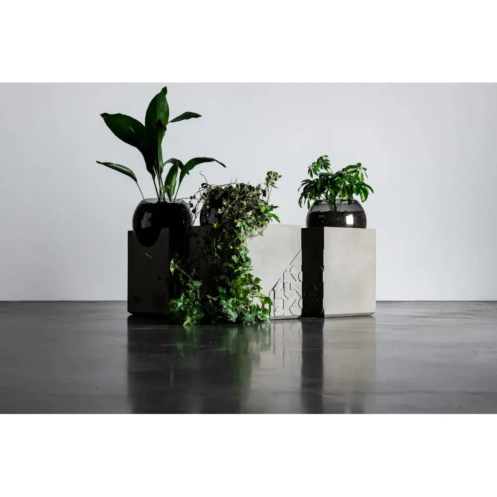 CURB ACCENT TABLE