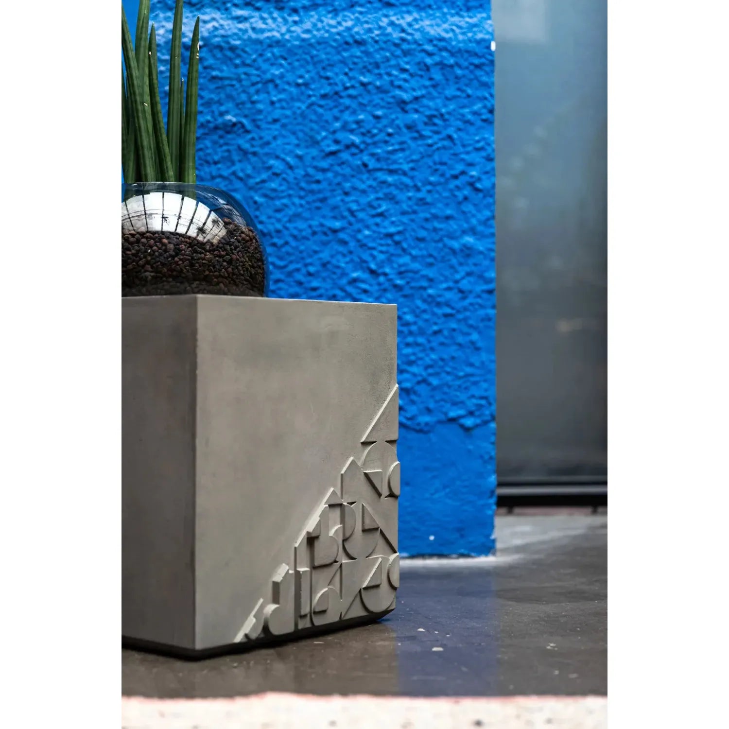 CURB ACCENT TABLE