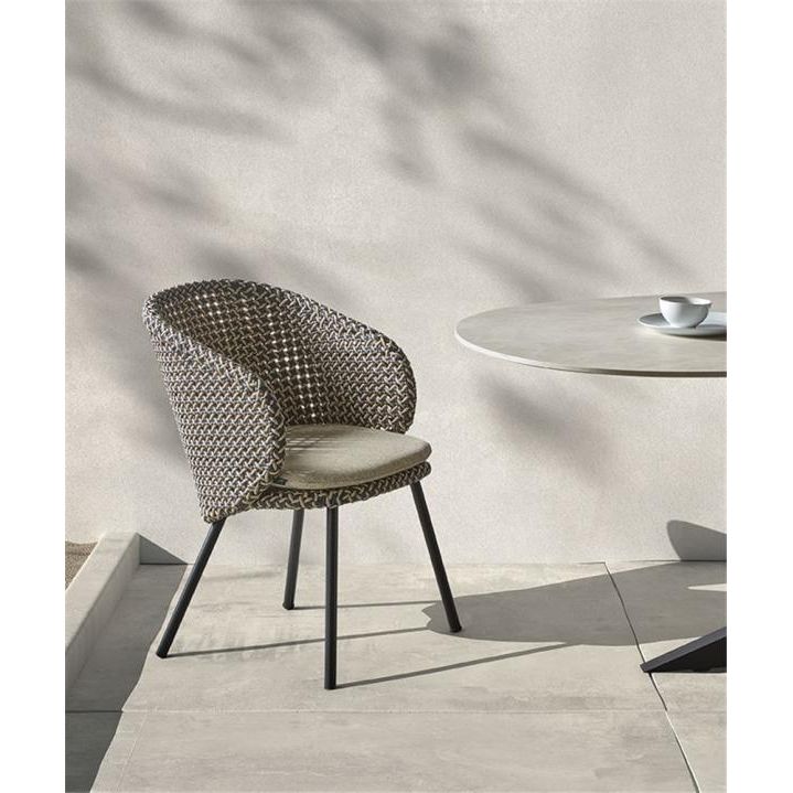 MODESTO armchair black alu, weaving oyster incl cushion cream