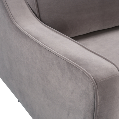 Chic Daffy 2.5 Seat Sofa: Perfect Blend of Style and Comfort