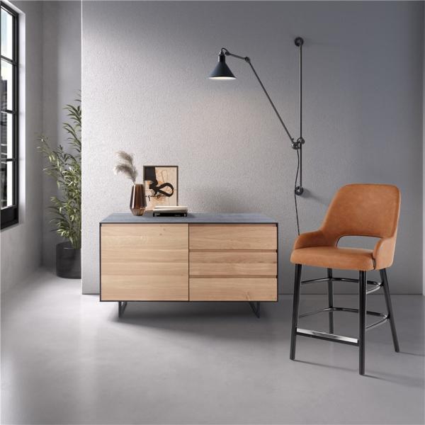 GIL bar chair with round wooden legs