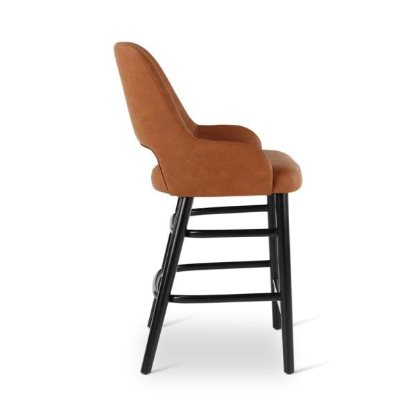 GIL counter chair with round wooden legs