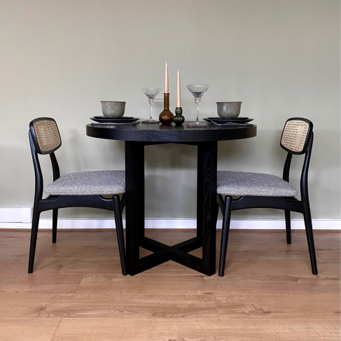 Iris Dining Table: The Perfect Blend of Style and Functionality
