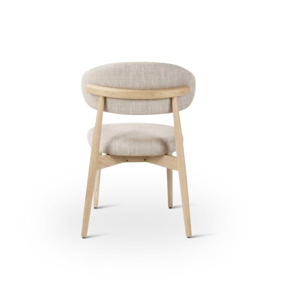 LOOF chair with round wooden legs