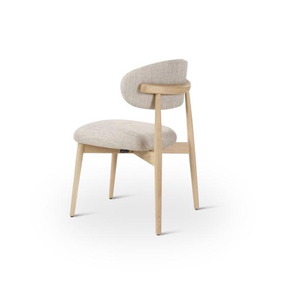 LOOF chair with round wooden legs