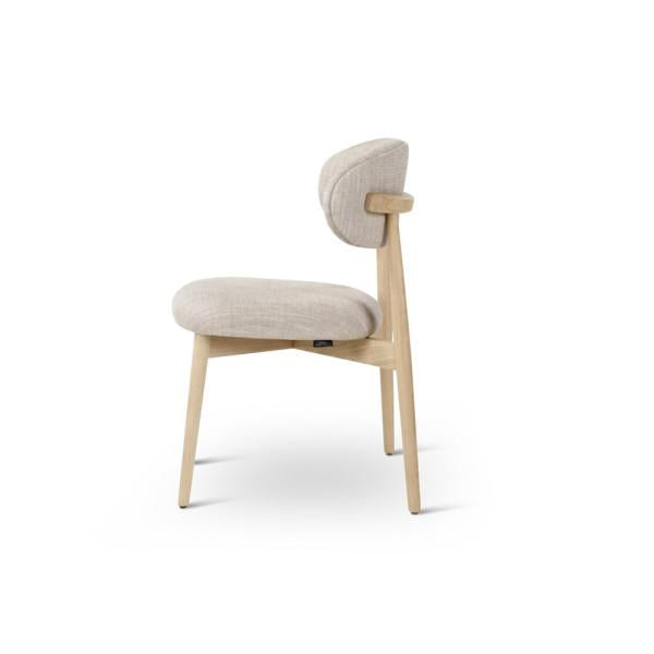 LOOF chair with round wooden legs