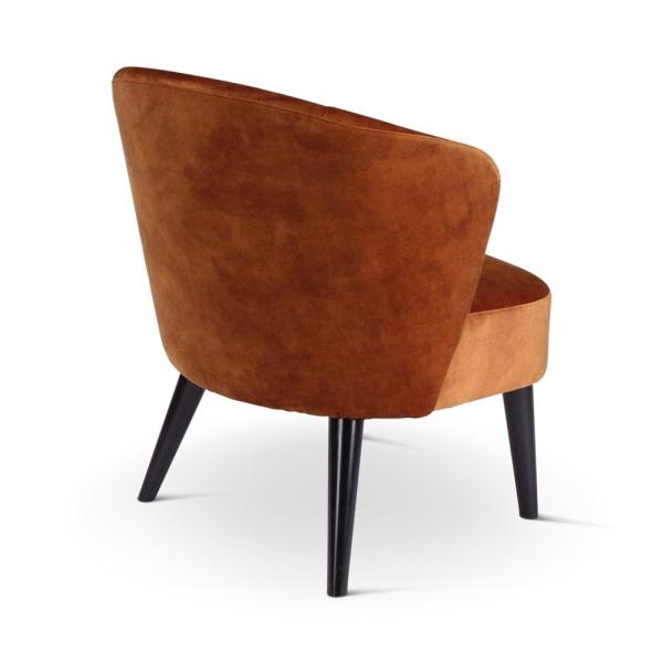 LOT lounge chair with round wooden legs