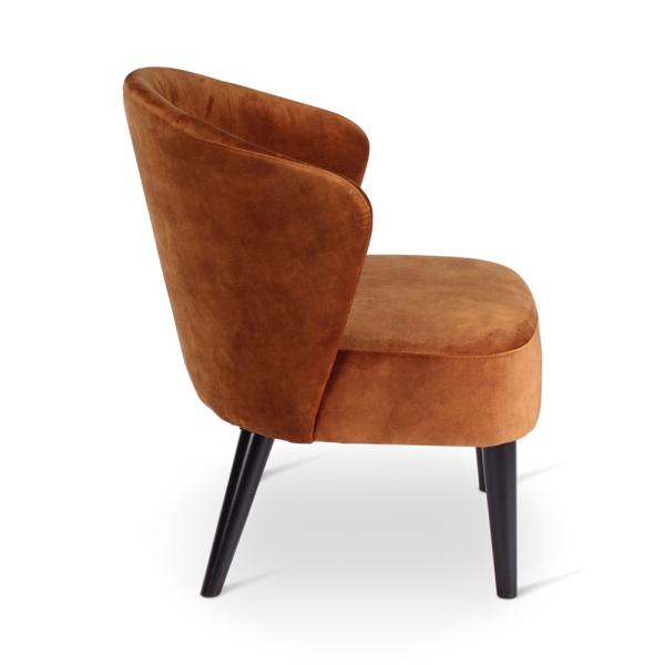 LOT lounge chair with round wooden legs