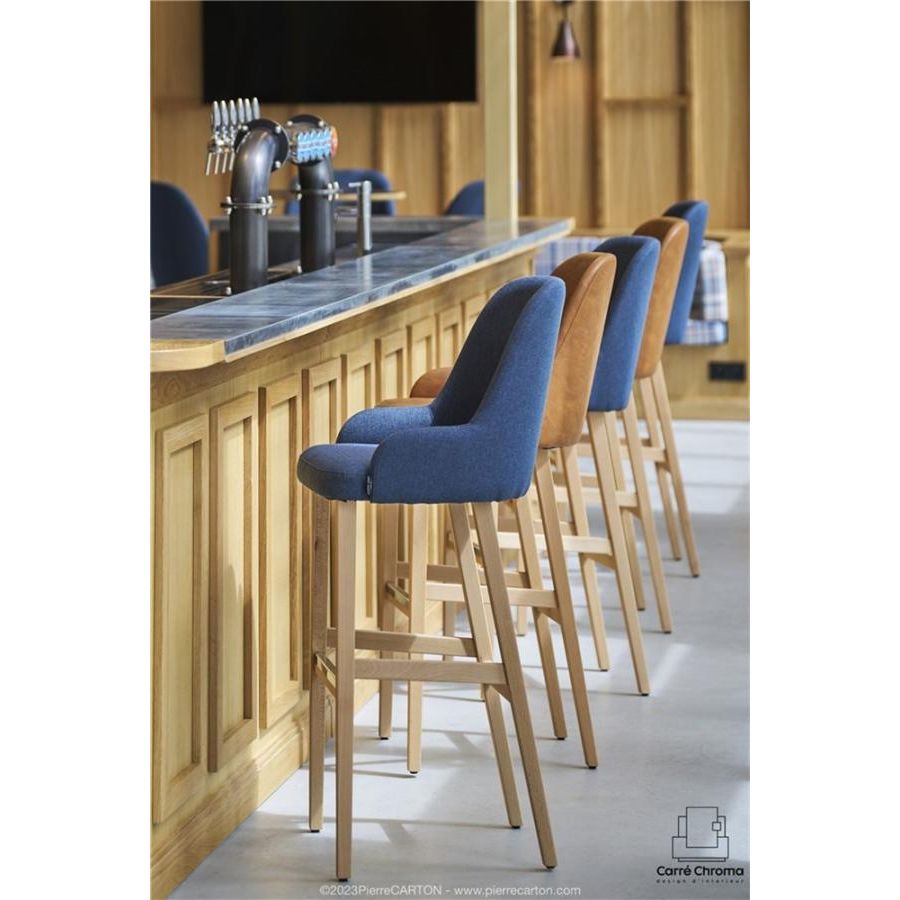BEN bar chair with square wooden legs