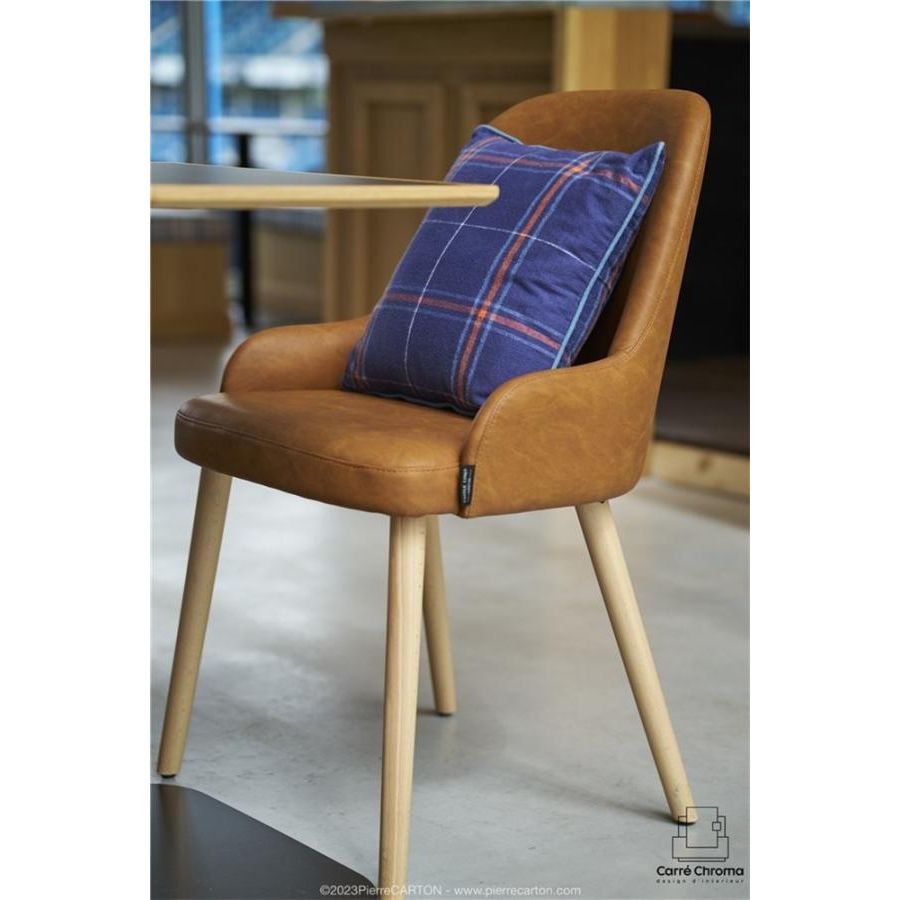 MAY armchair with round wooden legs